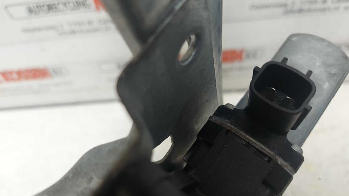 Moteur de vitre portière d'un Renault Clio IV Estate/Grandtour (7R) 0.9 Energy TCE 90 12V 2016