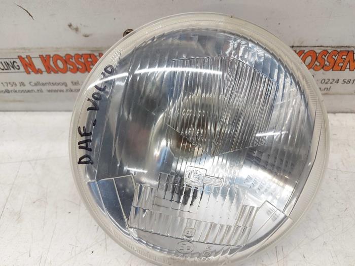 Używane Reflektor prawy Volvo 66 Cena na żądanie oferowane przez N Kossen Autorecycling BV