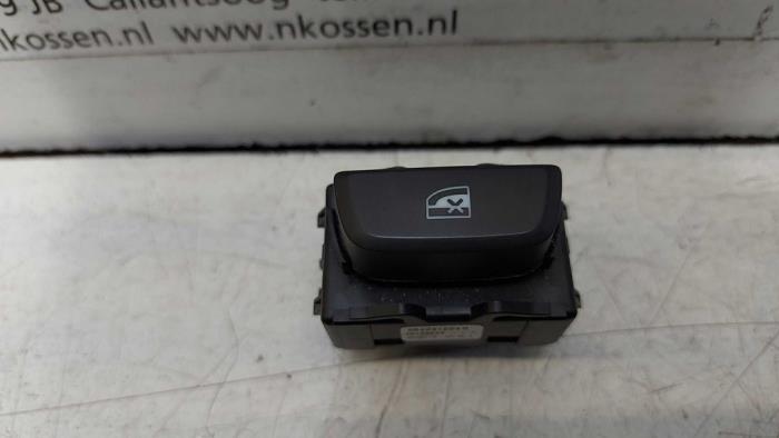 Używane Modul okna Renault Clio IV Estate/Grandtour (7R) 0.9 Energy TCE 90 12V Cena na żądanie oferowane przez N Kossen Autorecycling BV