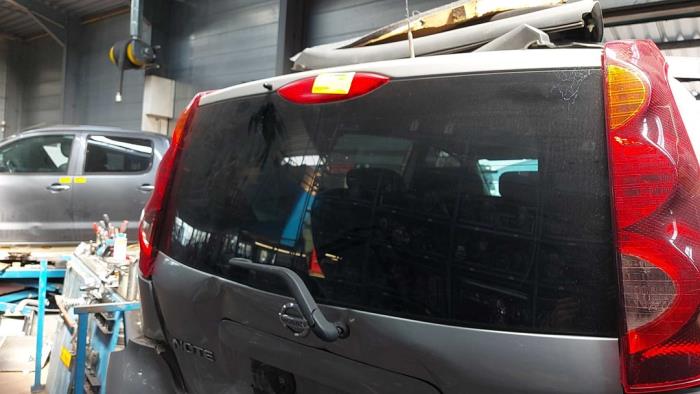 Używane Szyba tylna Nissan Note (E11) 1.6 16V Cena na żądanie oferowane przez N Kossen Autorecycling BV