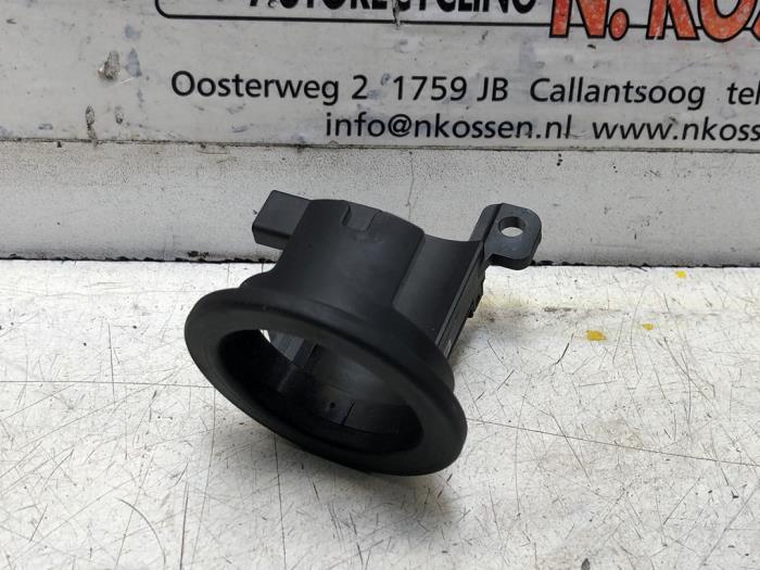 Używane Immobilizer Nissan Note (E11) 1.6 16V Cena na żądanie oferowane przez N Kossen Autorecycling BV