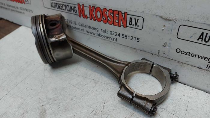 Gebrauchte Pleuelstange Peugeot 208 Preis auf Anfrage angeboten von N Kossen Autorecycling BV