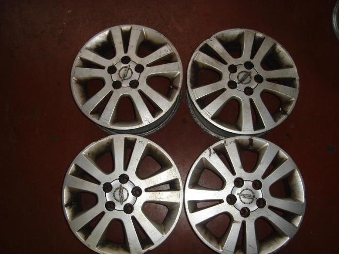Set of sports wheels from a Opel Astra G (F08/48) 1.8 16V 1999