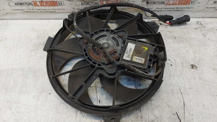 Używane Wentylator Peugeot 607 (9D/U) 2.7 HDi V6 24V Cena na żądanie oferowane przez N Kossen Autorecycling BV
