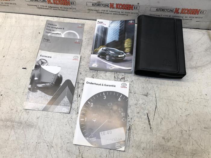 Używane Instrukcja Toyota Aygo (B10) 1.0 12V VVT-i Cena na żądanie oferowane przez N Kossen Autorecycling BV