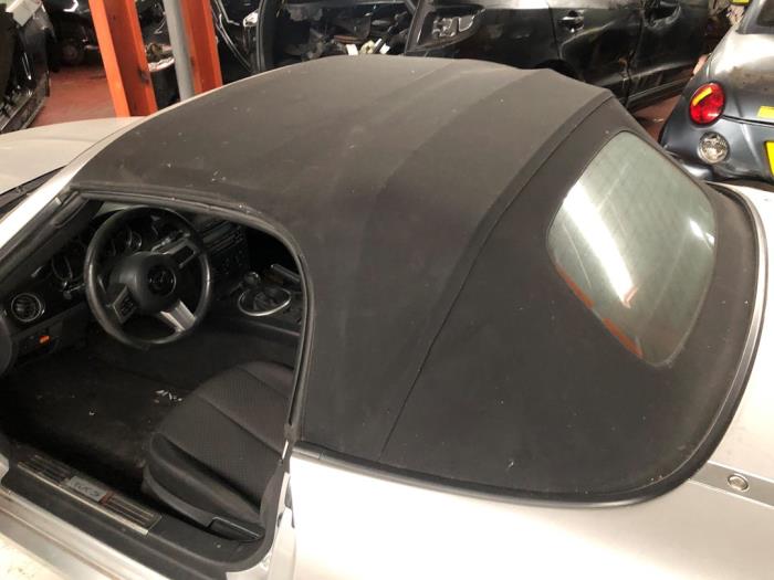 Używane Miekki dach cabrio Mazda MX-5 (NC) 1.8i 16V Cena na żądanie oferowane przez N Kossen Autorecycling BV