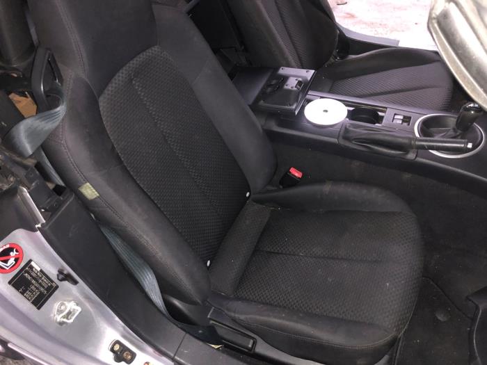 Używane Fotel prawy Mazda MX-5 (NC) 1.8i 16V Cena na żądanie oferowane przez N Kossen Autorecycling BV
