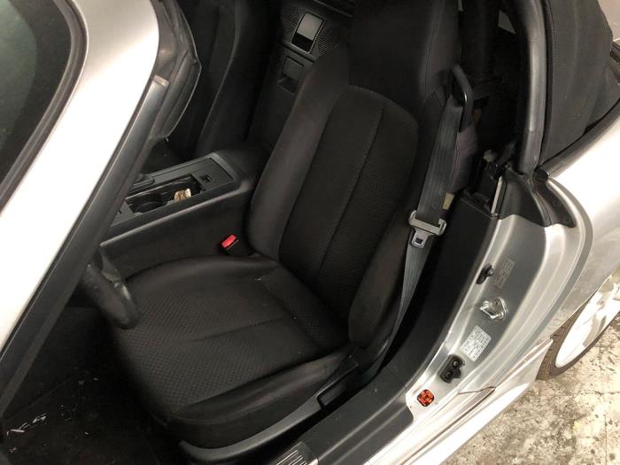 Używane Fotel lewy Mazda MX-5 (NC) 1.8i 16V Cena na żądanie oferowane przez N Kossen Autorecycling BV
