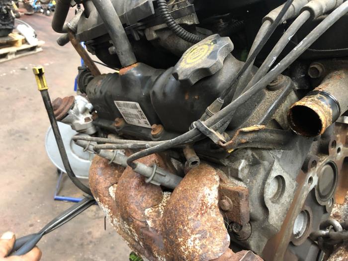 Begagnade Topplock Chrysler Voyager/Grand Voyager (RG/RS) 3.3 V6 Pris på förfrågan erbjuds av N Kossen Autorecycling BV