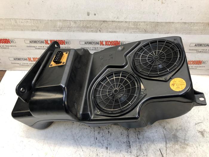 Begagnade Bashögtalare BMW X5 (E53) 4.4 V8 32V Pris på förfrågan erbjuds av N Kossen Autorecycling BV