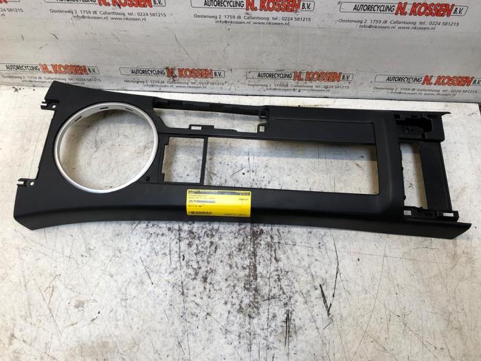 Usagé Console centrale Mazda MX-5 (NC) 1.8i 16V Prix sur demande proposé par N Kossen Autorecycling BV