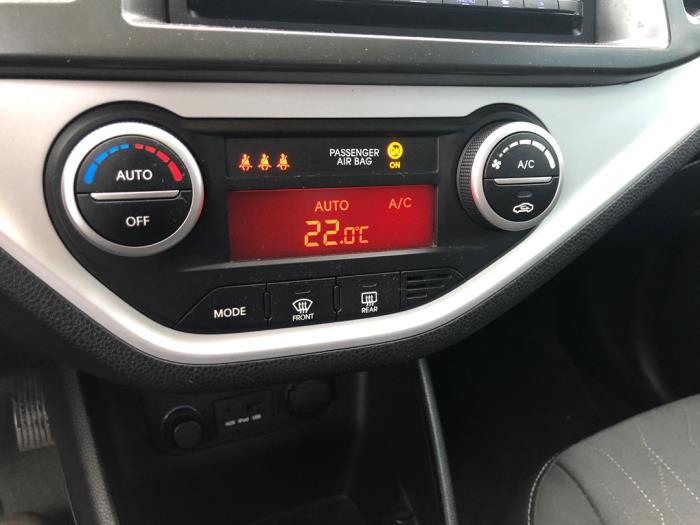 Używane Panel climatronic Kia Picanto (TA) 1.2 16V Cena na żądanie oferowane przez N Kossen Autorecycling BV