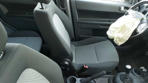 Begagnade Säte, vänster Mitsubishi Colt (Z2/Z3) 1.3 16V Pris på förfrågan erbjuds av N Kossen Autorecycling BV