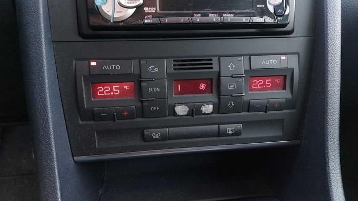 Używane Panel climatronic Audi A4 Avant (B6) 1.8 T 20V Cena na żądanie oferowane przez N Kossen Autorecycling BV