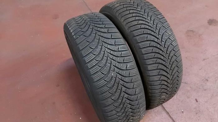 Używane Opona zimowa Cena na żądanie oferowane przez N Kossen Autorecycling BV