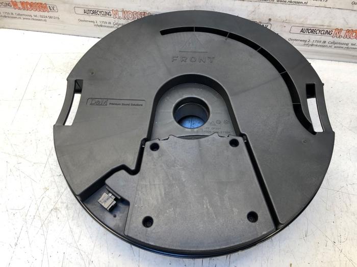 Używane Subwoofer Audi A3 Sportback (8VA/8VF) 1.0 TFSI 12V Cena na żądanie oferowane przez N Kossen Autorecycling BV