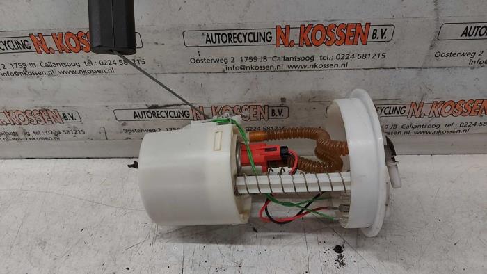 Begagnade Bensinpump Ford Fiesta 5 (JD/JH) 1.3 Pris på förfrågan erbjuds av N Kossen Autorecycling BV