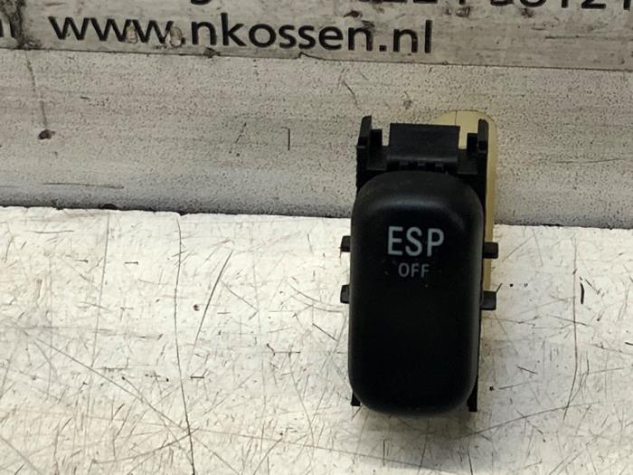 Usados Interruptor ESP Mercedes ML-Klasse Precio de solicitud ofrecido por N Kossen Autorecycling BV
