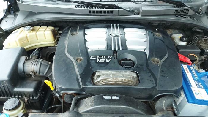 Used Engine cover Kia Sorento I (JC) 2.5 CRDi 16V Price on request offered by N Kossen Autorecycling BV