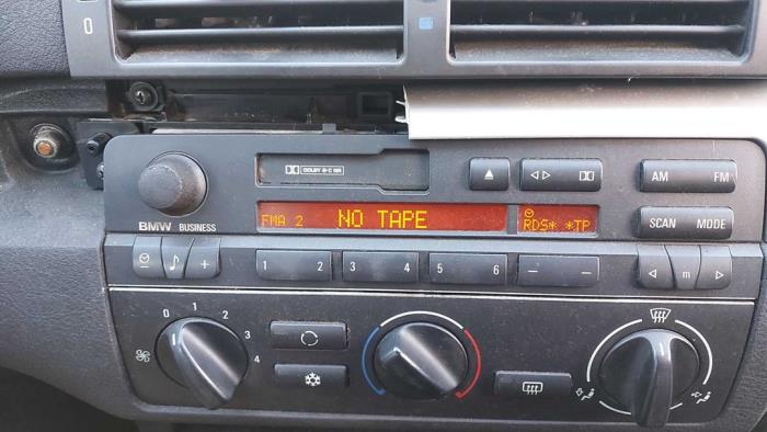 Begagnade Innerdisplay BMW 3 serie Touring (E46/3) 318i Pris på förfrågan erbjuds av N Kossen Autorecycling BV