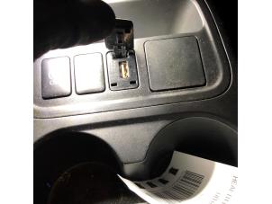 Begagnade USB-kontakt Mitsubishi Space Star (A0) 1.2 12V Pris på förfrågan erbjuds av N Kossen Autorecycling BV