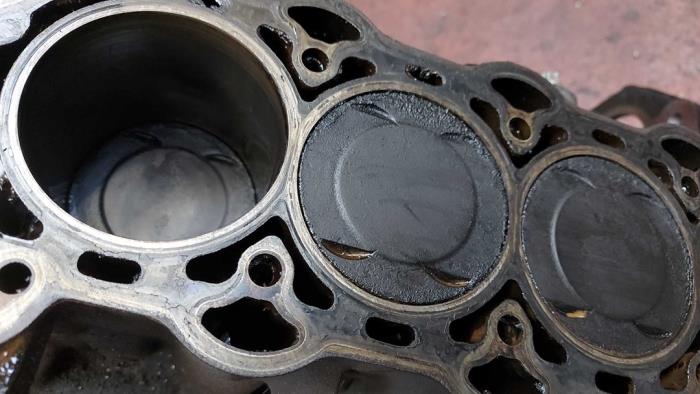 Gebrauchte Kolben Opel Corsa Preis auf Anfrage angeboten von N Kossen Autorecycling BV