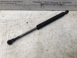 Używane Amortyzator gazowy prawy tyl Volvo C70 (NK) 2.0 T 20V Cena na żądanie oferowane przez N Kossen Autorecycling BV