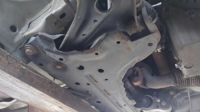 Usados Subchasis Ford Fiesta 6 (JA8) 1.0 Ti-VCT 12V 65 Precio de solicitud ofrecido por N Kossen Autorecycling BV