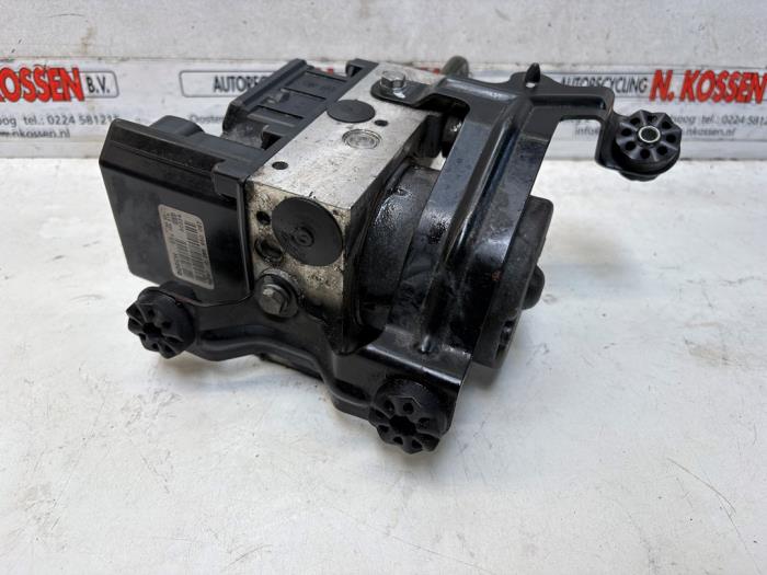 Używane Pompa ABS BMW X5 (E53) 3.0d 24V Cena na żądanie oferowane przez N Kossen Autorecycling BV