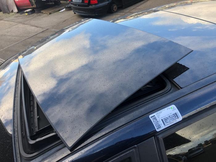 Używane Szyba szyberdachu Audi A3 Sportback (8PA) 1.4 TFSI 16V Cena na żądanie oferowane przez N Kossen Autorecycling BV