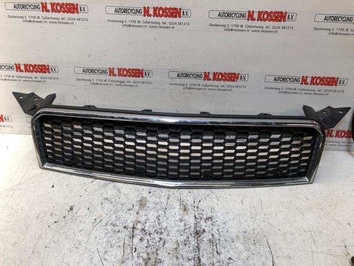 Używane Grill Chevrolet Aveo (250) 1.2 16V Cena na żądanie oferowane przez N Kossen Autorecycling BV