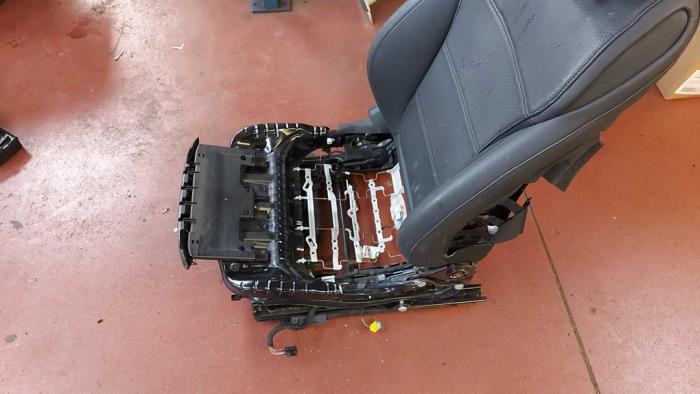 Begagnade Sätesram Mercedes C (W206) C-300 e 2.0 Turbo Pris på förfrågan erbjuds av N Kossen Autorecycling BV