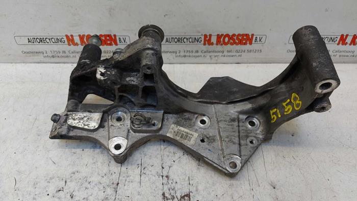 Usagé Support dynamo bas Iveco New Daily VI 33S16, 35C16, 35S16 Prix sur demande proposé par N Kossen Autorecycling BV