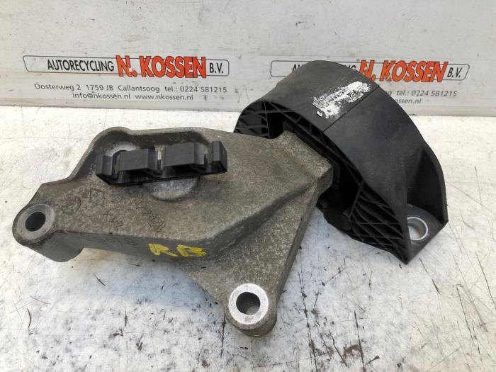 Used Engine mount Renault Clio IV Estate/Grandtour (7R) 0.9 Energy TCE 90 12V Price on request offered by N Kossen Autorecycling BV