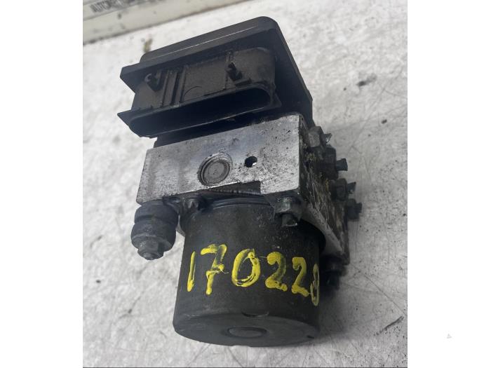 Begagnade ABS-pump Nissan Primera (P12) 2.0 16V CVT Pris på förfrågan erbjuds av N Kossen Autorecycling BV