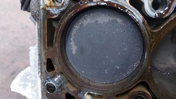 Usagé Piston Opel Astra H (L48) 1.6 16V Twinport Prix sur demande proposé par N Kossen Autorecycling BV
