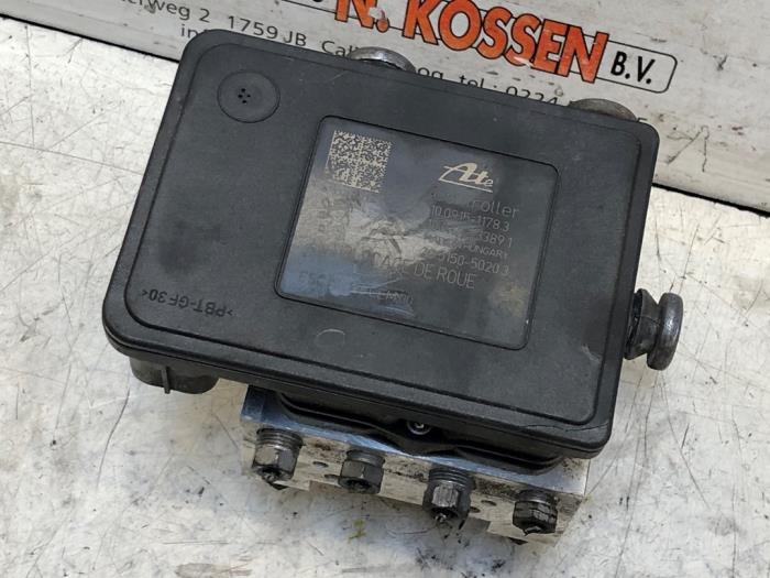 Używane Pompa ABS Citroen DS3 (SA) 1.6 e-HDi Cena na żądanie oferowane przez N Kossen Autorecycling BV