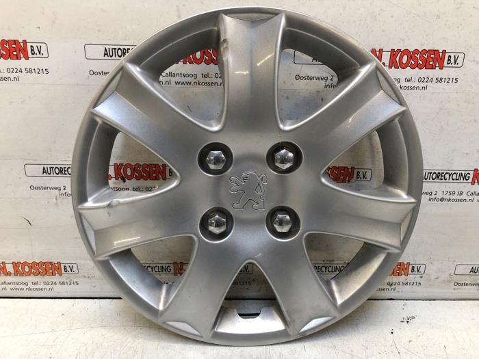 Używane Kolpak Peugeot 206+ (2L/M) 1.4 XS Cena na żądanie oferowane przez N Kossen Autorecycling BV