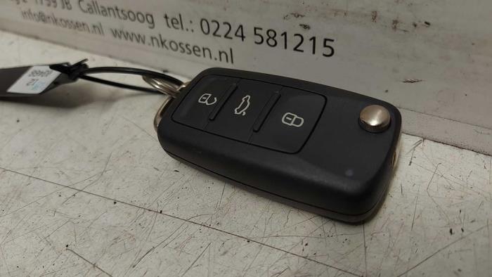 Neue Klappschlüssel Volkswagen Touran (1T3) 2.0 TDI 16V 140 Preis auf Anfrage angeboten von N Kossen Autorecycling BV