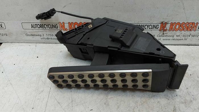Accelerator pedal Mercedes C C-300 e 2.0 Turbo - A2233000500