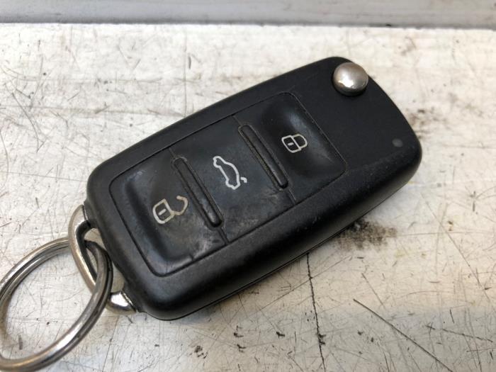 Używane Kluczyk scyzoryk Volkswagen Touran (1T1/T2) 2.0 TDI 16V 140 Cena na żądanie oferowane przez N Kossen Autorecycling BV