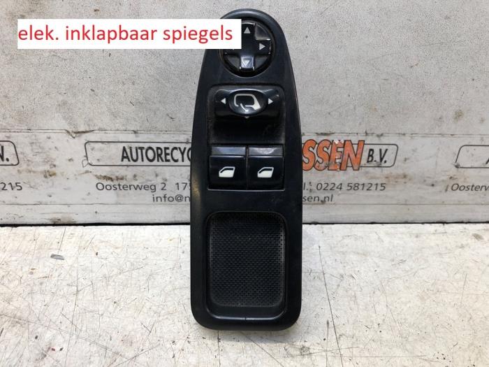 Usados Interruptor de ventanilla eléctrica Peugeot Expert (G9) 1.6 HDi 90 Precio de solicitud ofrecido por N Kossen Autorecycling BV