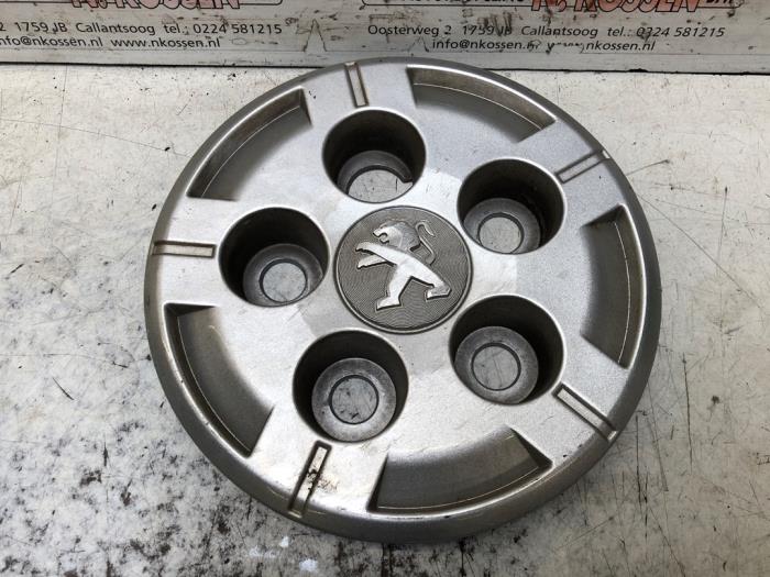 Używane Kolpak Peugeot Boxer (U9) 2.2 Blue HDi 140 Cena na żądanie oferowane przez N Kossen Autorecycling BV