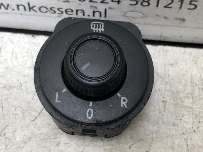 Usados Interruptor de retrovisor Volkswagen Polo V (6R) 1.0 TSI 12V BlueMotion Precio de solicitud ofrecido por N Kossen Autorecycling BV