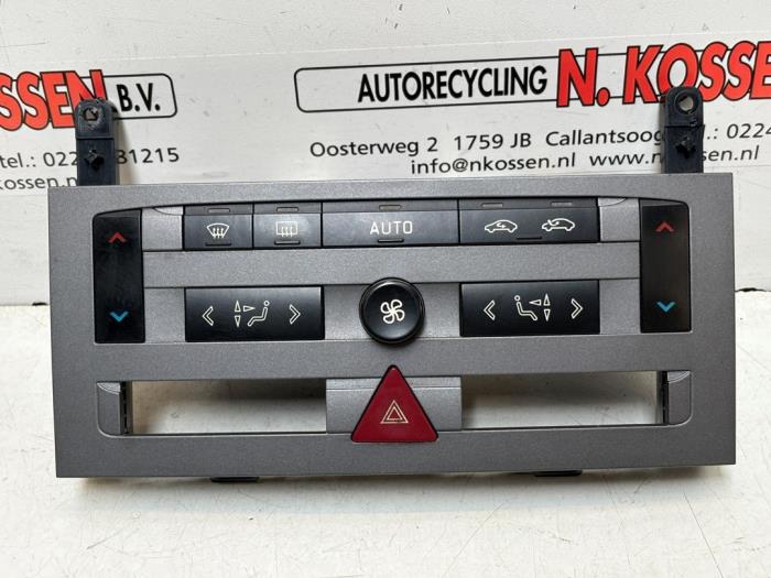 Używane Panel climatronic Peugeot 407 (6D) 2.0 HDiF 16V Cena na żądanie oferowane przez N Kossen Autorecycling BV