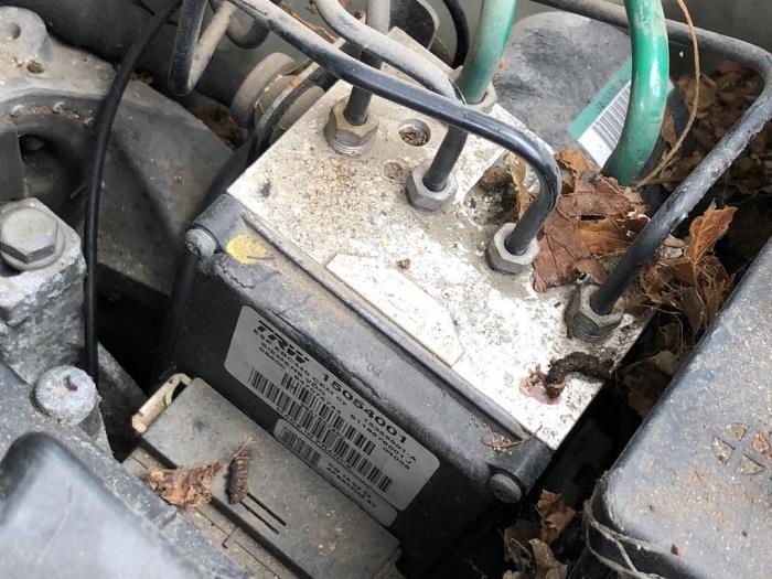 Używane Pompa ABS Peugeot 407 (6D) 2.0 HDiF 16V Cena na żądanie oferowane przez N Kossen Autorecycling BV