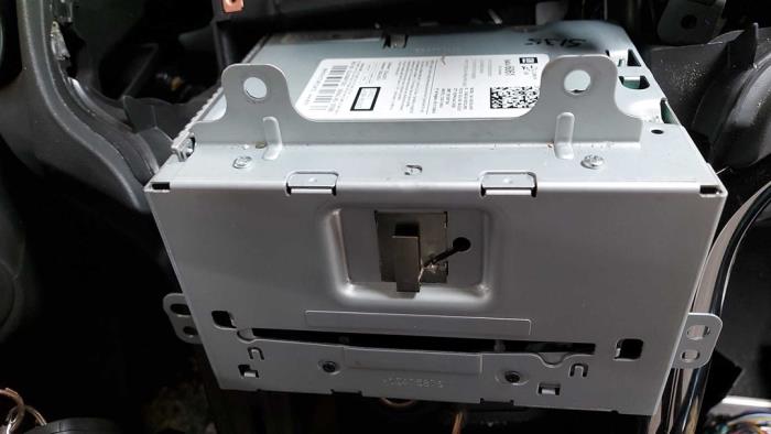 Używane Odtwarzacz CD Opel Zafira Tourer (P12) 1.6 SIDI Eco Turbo 16V Cena na żądanie oferowane przez N Kossen Autorecycling BV
