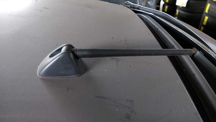Używane Antena Daihatsu Terios (J2) 1.5 16V DVVT 4x2 Euro 4 Cena na żądanie oferowane przez N Kossen Autorecycling BV