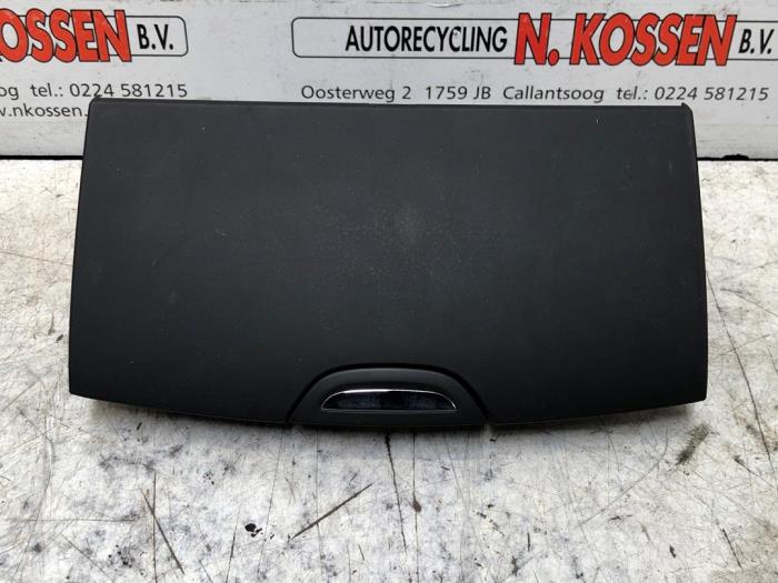 Używane Schowek Opel Zafira Tourer (P12) 1.6 SIDI Eco Turbo 16V Cena na żądanie oferowane przez N Kossen Autorecycling BV