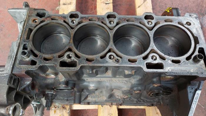 Usagé Piston Opel Insignia 1.6 Turbo 16V Ecotec Prix sur demande proposé par N Kossen Autorecycling BV